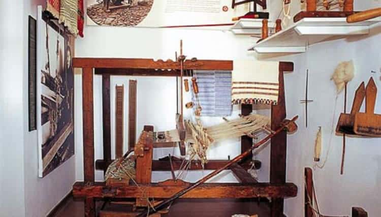 Μήλος: λαογραφικό μουσείο δωμάτιο αργαλειού - φωτογραφία