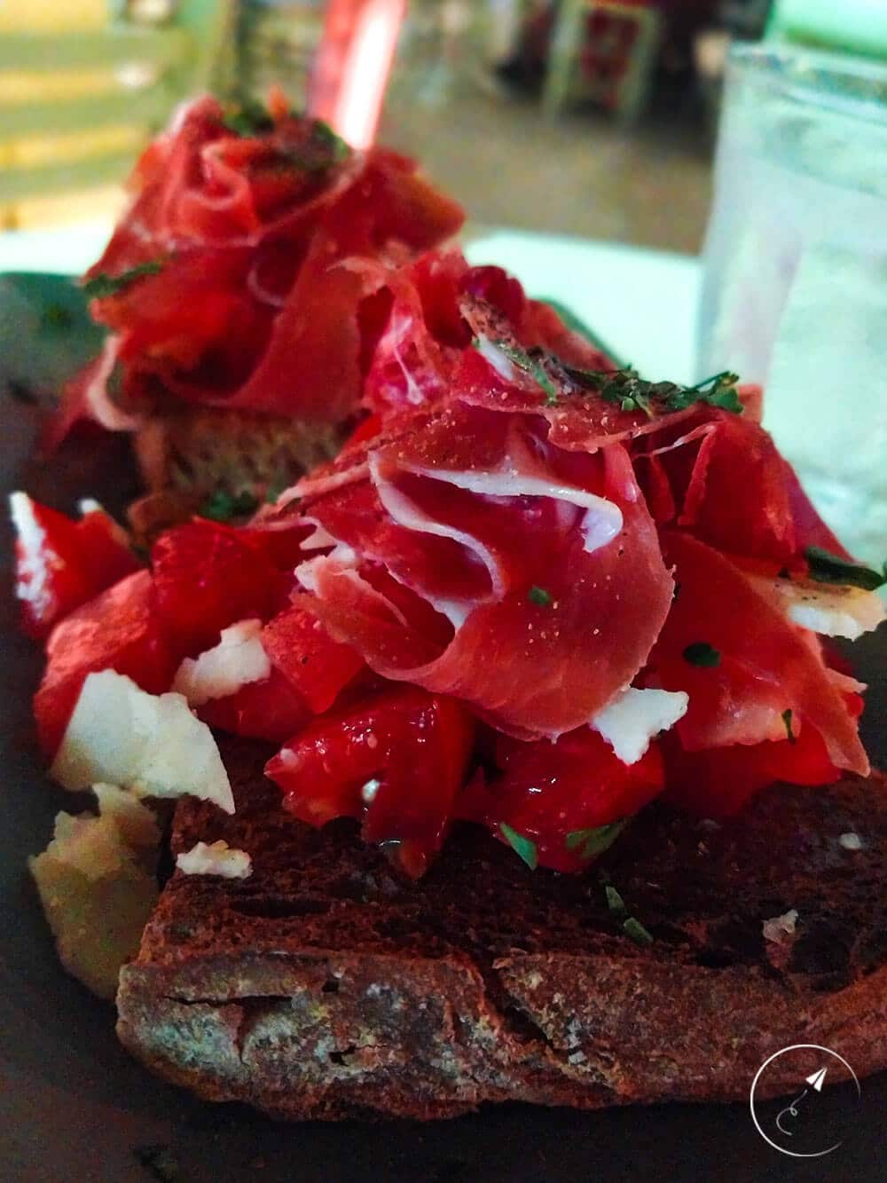 Ακρωθήρι (μπρουσκέτες με προσούτο) - φωτογραφία