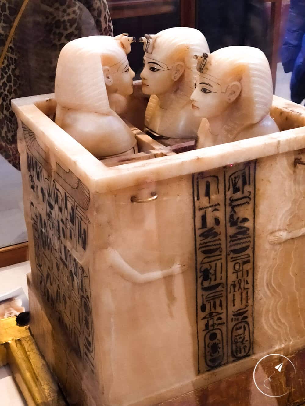 Αμφορείς με τα εντόσθια του Τουταγχαμόν - φωτογραφία