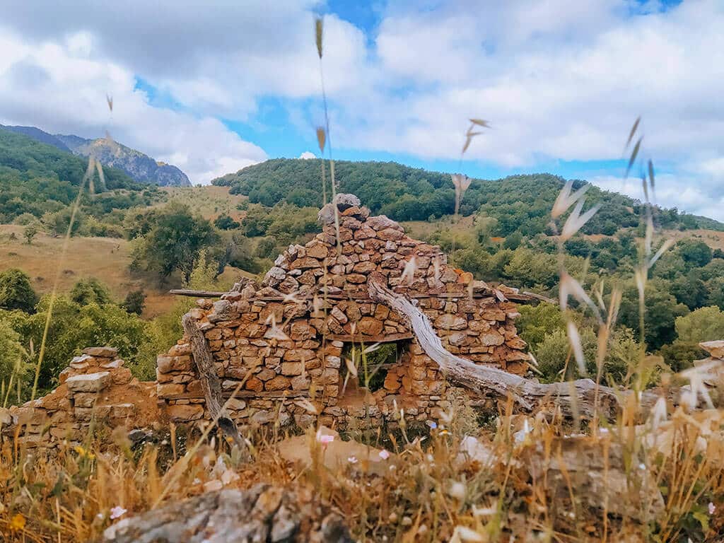 Ερειπωμένο σπίτι - φωτογραφία