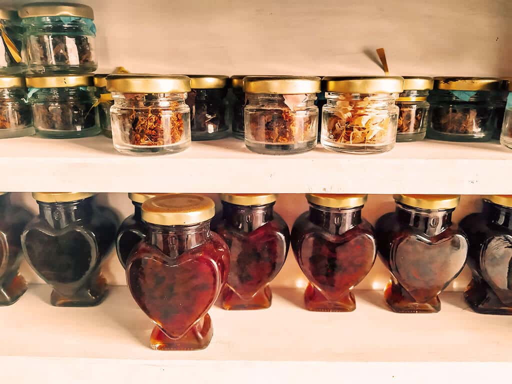 Σάλτσες, βότανα, μαρμελάδες, μέλι και γλυκά του κουταλιού - φωτογραφία